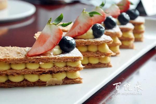 請(qǐng)問(wèn)開(kāi)家烘焙店需要什么設(shè)備？開(kāi)店大概需要多少錢(qián)？